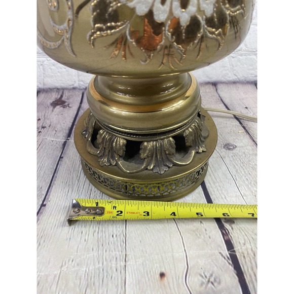 Vtg Mid Century Brass Base Gold Glass Floral White Flowers Table Lamp - Picture 7 of 7
